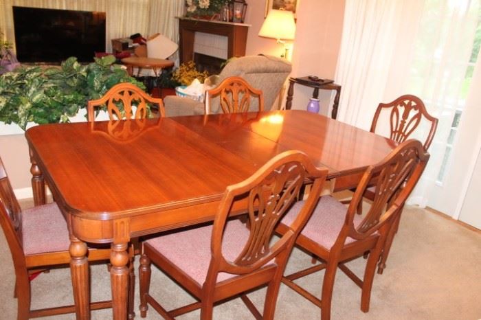Thomasville Dining Room and Tables - great shape