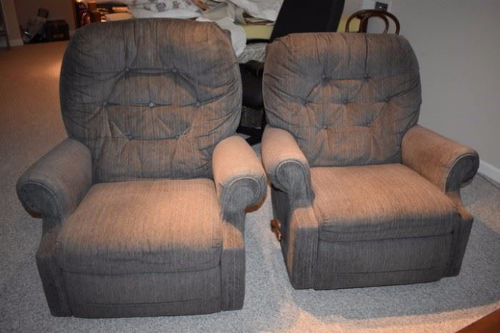 Matching Pair of LaZBoy Recliners in Beautiful Condition!
