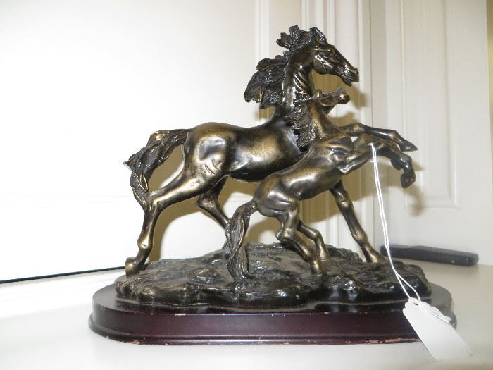 Nice statue of horses, White Metal on wood stand