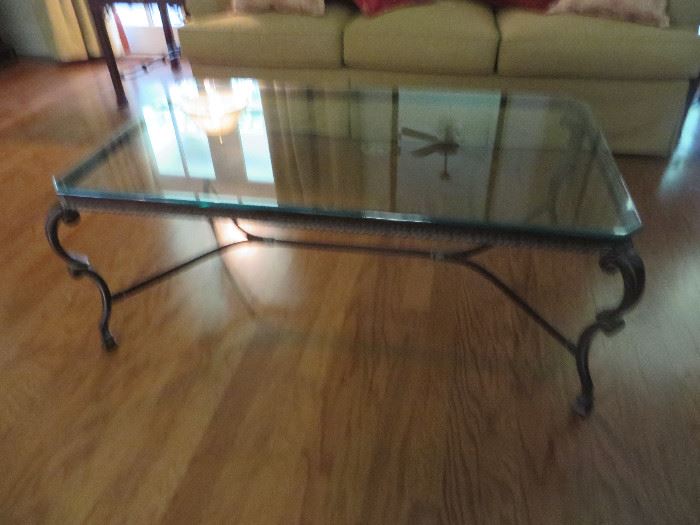 Wonderful coffee table. Great condition. THe glass is very thick.