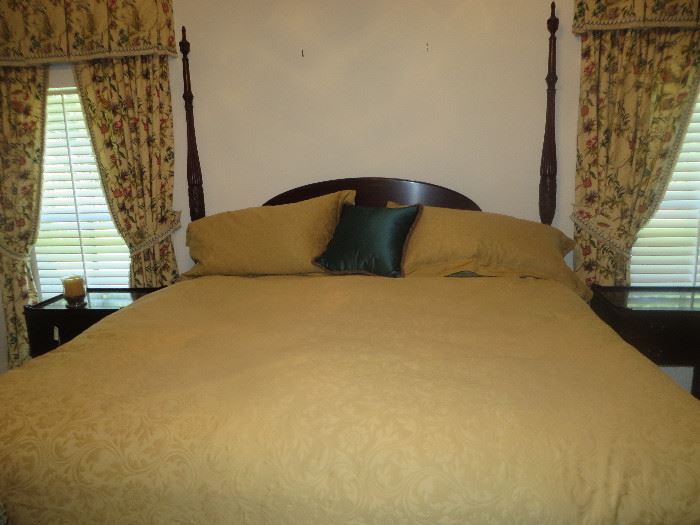 King size rice carved poster bed. The bedding does not come with the sale of he bed. Bed has pillow top mattress.