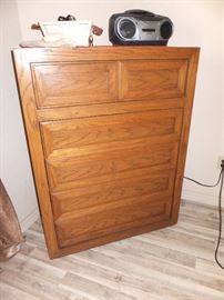 Chest of drawers - matches Thomasville bedroom set