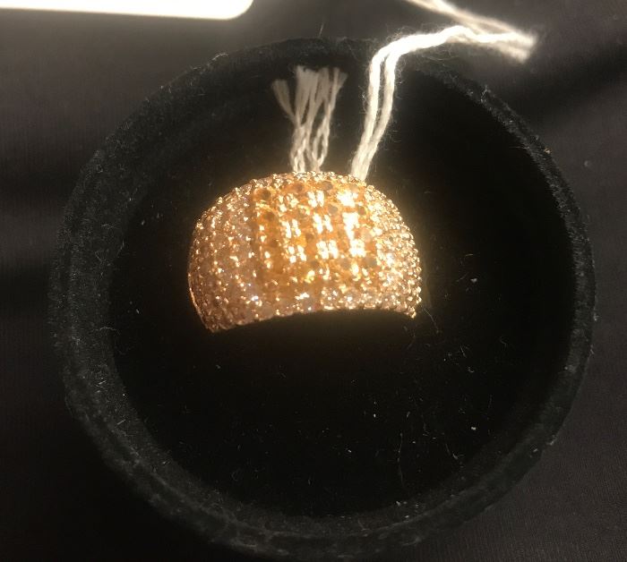  Yellow sapphire and diamond ring 