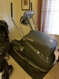Octane Fitness Elliptical Machine 