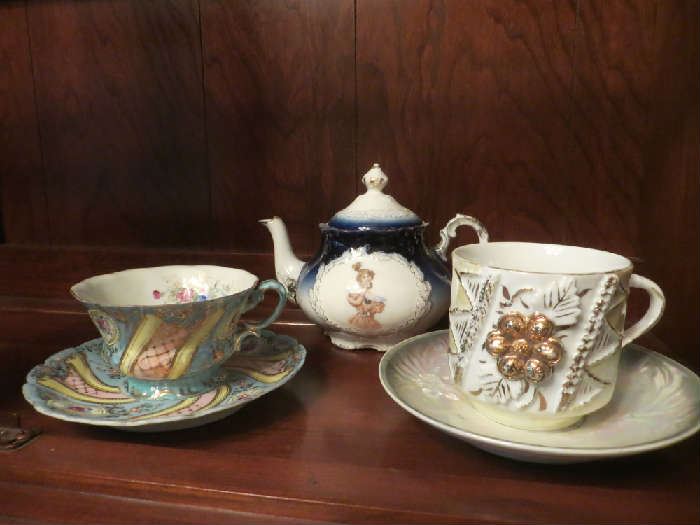 Vintage Tea cups & pot