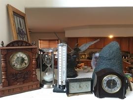 Measure time and air with classic clocks and barometer (and an unknown cool gauge!)