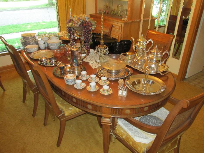 Immaculate dining table with six chairs