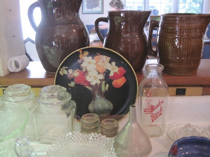 brown pitchers & kitchen items