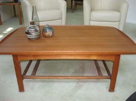 BEAUTIFUL TEAK COFFEE TABLE