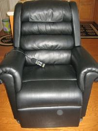 NEW - GOLDEN LIFT CHAIR
