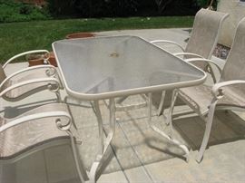 PATIO TABLE WITH 4 CHAIRS