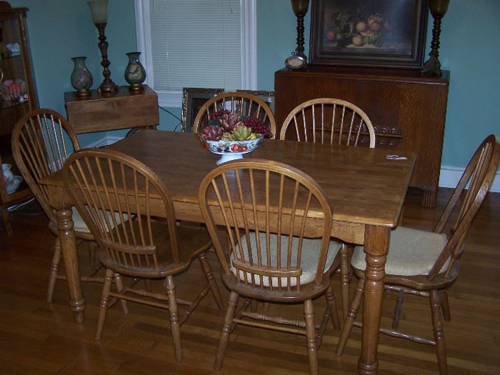Oak dining table with 6 oak chairs