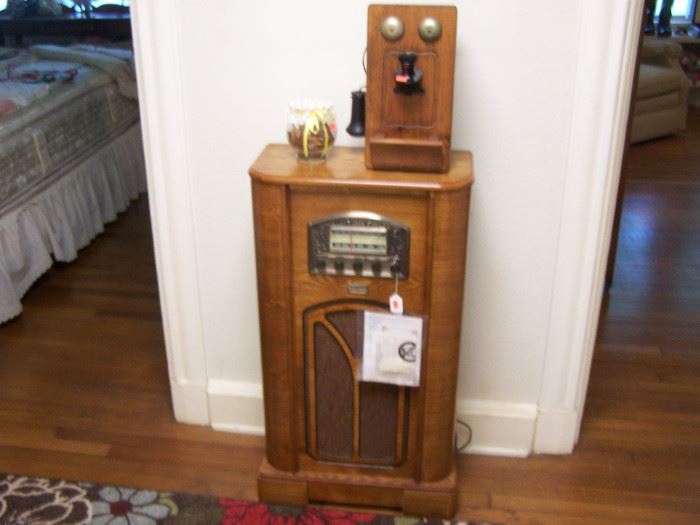 Thomas collector edition radio & tape player. The phone is decorative only.