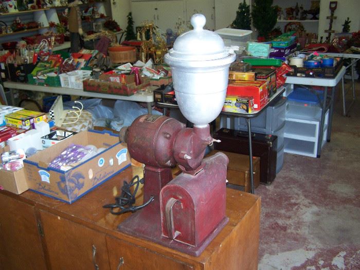 1920's Harwick coffee grinder complete and it works.