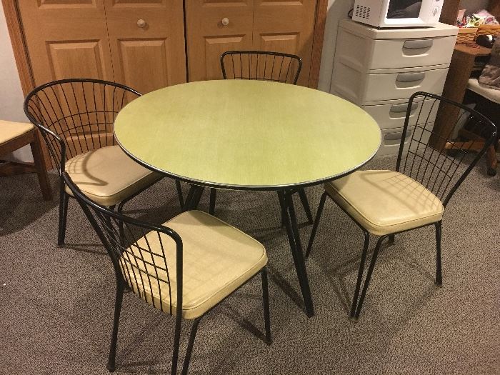 Mid-Century Kitchen Set, Great Condition. Includes one captains chair
