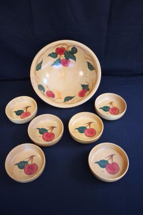 Vintage Wooden Salad Bowl Set: by Rio Grande Woodenware with a 13" serving bowl and six individual salad bowls hand painted with apples and apple vines. The set is in very good condition with no chips in the hand painted decoration or wear to the wooden bowls.