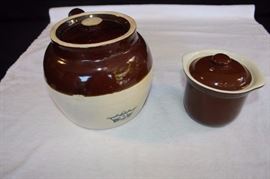 1940-1950's Bean Pot & Covered Sauce Dish: Oven-Proof Bean Pot with Crown hallmark with 2 7" diameter, covered sauce dish 4.5 diameter with HALL Made in USA 471.  This lot is in very good condition and shows little wear, if any.