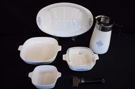 Vintage Corning Ware Lot:  Blue Cornflower theme 1) 9 cup percolator coffee pot, excellent condition, with lid and interior pieces. 2) Fish platter??, stamped "P-19", 16.5" x 10.5" 3) Large casserole dish, 10" x 10", stamped "P-10-B", 4) Quart size casserole dish with Pyrex lid, 6.5" x 6.5" 5) Small casserole dish, stamped "P-43-B", 5"x5". 6) Casserole dish handle, stamped "PAT.NO. 2,854,279". This lot is in very good condition and shows little wear, if any.