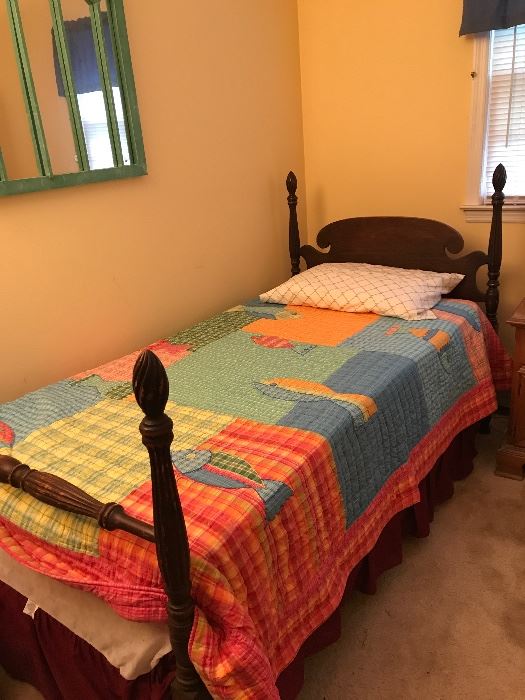 Pineapple poster bed