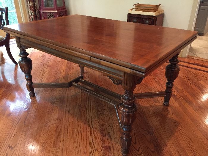 Mahogany Dining Room Table w/ 2 (15'') Built in Leaves (38’’ x 60’’ x 31’’)