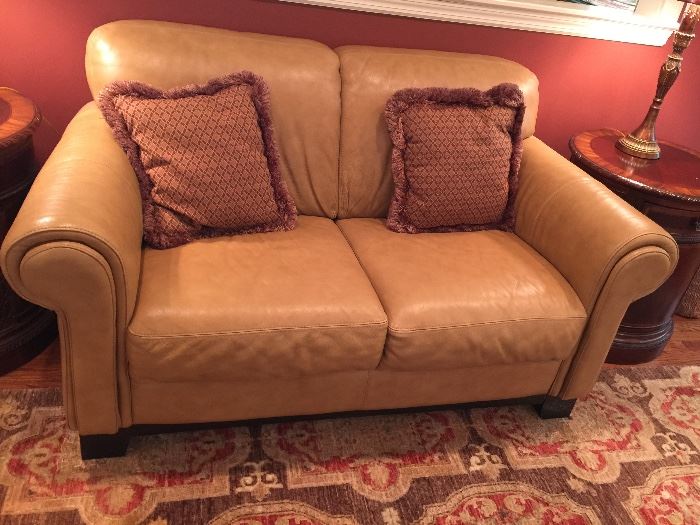 Leather Loveseat & Club Chair (64’’ x 40’’)