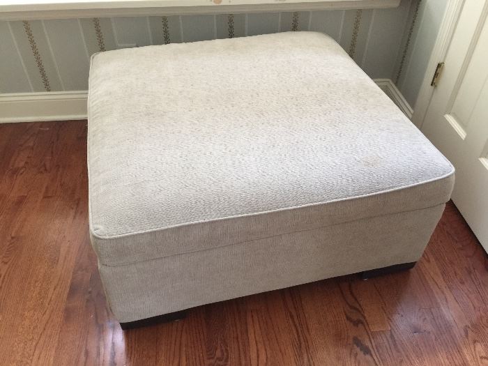 Off White 5 Pc. Sectional w/ 36’’ Square Ottoman (116’’ x 116’’)