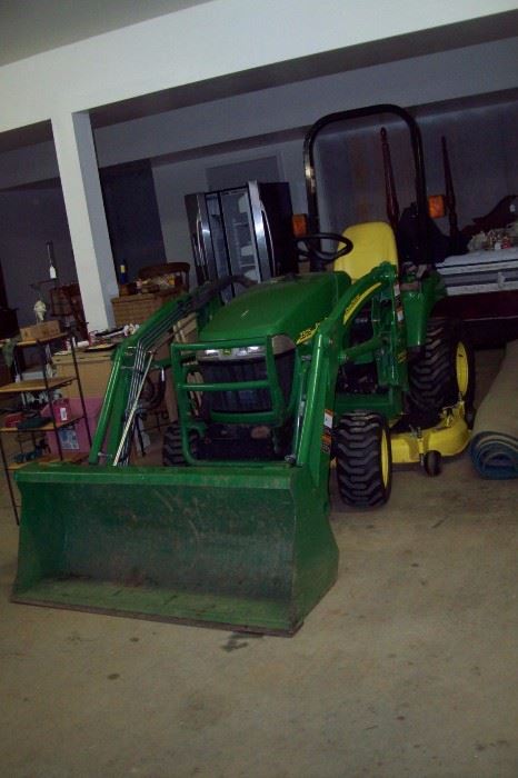 JOHN DEERE 2305 Tractor w/Belly Mower and Front End Loader