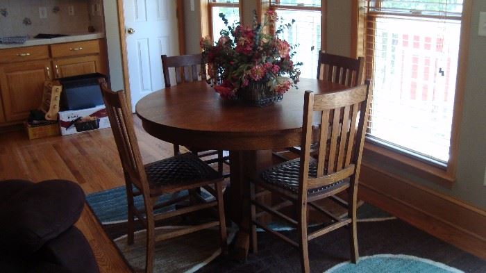Tiger Oak Table w/4 Chairs (has been professionally refinished)