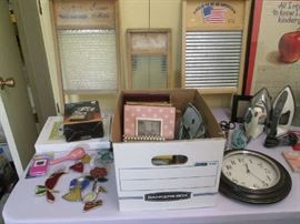 Note the 3 Washboards!