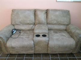  Theatre-style love seat.