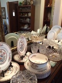 Loving this Wedgewood...which is saying quite a lot considering the china in this sale... Replacements.com reps shouldn't miss! (You know who I'm talking to!)