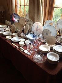 So much pretty, pretty china!