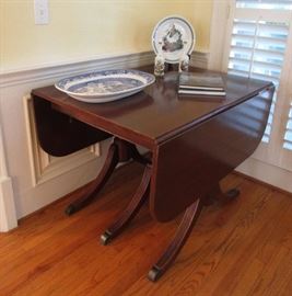 drop leaf dining room table with 3 leaves