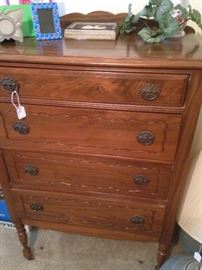 Antique 4-drawer chest of drawers
