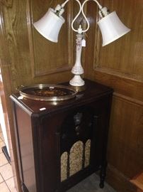 Antique RCA floor model radio