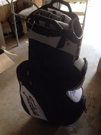 Titlest golf club bag