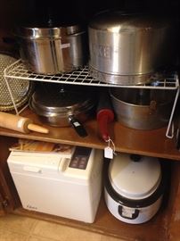 Bread maker, crockpot, and other kitchen items