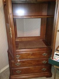 Room for a TV with 3 drawers of storage below