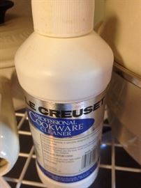 Le Creuset cookware cleaner
