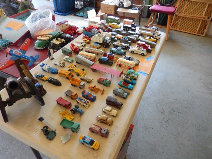 1960-70's vintage Matchbox and other collectible cars.