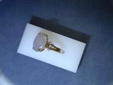 14kt white cabochon nephrite jade with white clouds