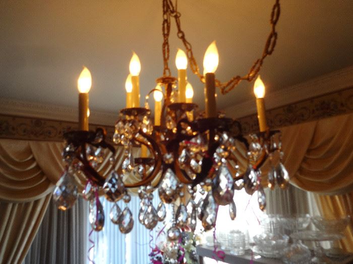 BEAUTIFUL CRYSTAL CHANDELIER...P/U SUNDAY