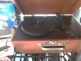 CROSLEY RECORD PLAYER RADIO