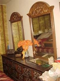 Large Dresser w/2 Mirrors