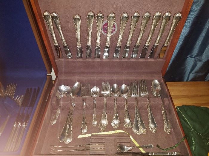 75 pieces Sterling silver Lunt, American Victorian pattern, no monogram