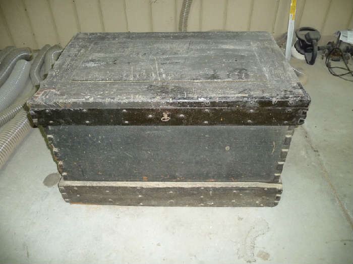 ANTIQUE WOOD TOOL CHEST W/TOOLS