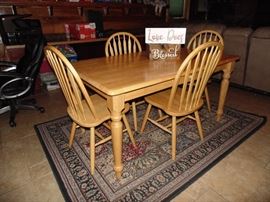 maple dining table 4/chairs