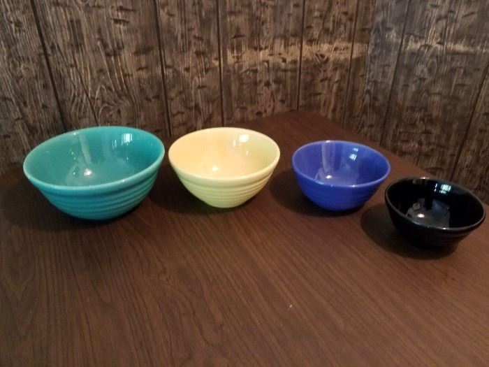 4 nesting bowls