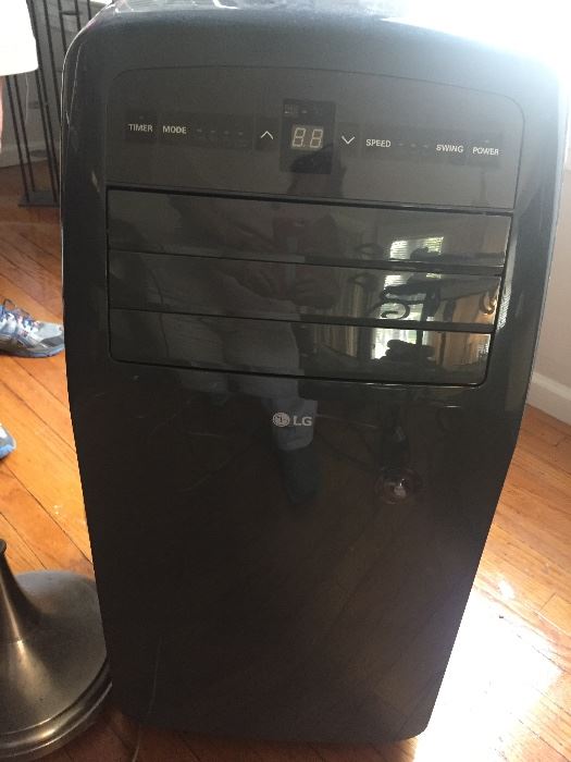 LG air conditioner - like new - used once