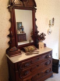 Stunning antique 3-drawer dresser & mirror